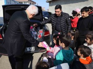 Hatipoğlu’ndan Depremzedelere Moral Ziyareti