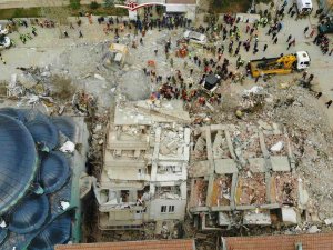 Ekiplerin Enkaz Altında Kalan Vatandaşları Kurtarma Çalışması Havadan Görüntülendi