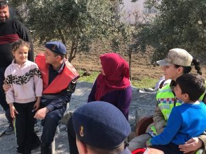 Jandarma Ekiplerinden, Enkaz Altından Kurtardıkları Güneş Ailesine Ziyaret