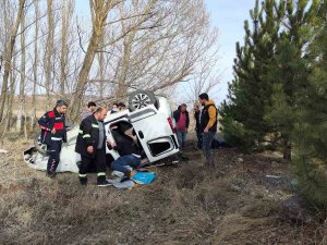 Şarampole Uçan Araçtaki 2 Kişi Ağır Yaralandı