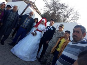 Depremzede Çift Çadırda Evlendi