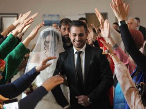 Deprem Öncesi Nikah Tarihi Alan Çiftin Nikahı Kaldıkları Yurtta Kıyıldı