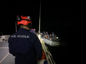 İ̇zmir Açıklarında 21 Düzensiz Göçmen Kurtarıldı