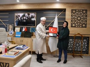 Brezilyalı Kadın Müslüman Olup, Zeynep İsmini Aldı