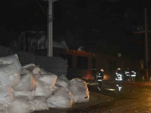 Plastik Geri Dönüşüm Fabrikasında Çıkan Yangın Söndürüldü