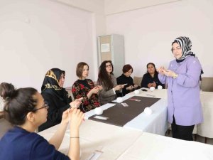 Kütahya’da Depremzede Kadınlar İçin Oyuncak Bebek Yapım Kursu
