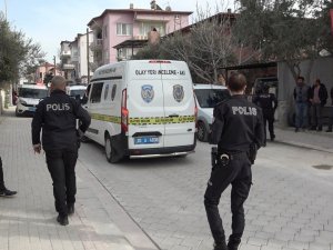 Sokak Ortasında Sırtından Vuruldu