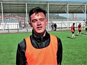 Yeşil Sahalara Dönen Başkan, Memleketinin Takımında Futbolcu Oldu