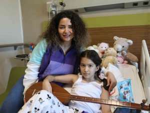 Depremin Simgesi Yağmur’un En Büyük Hayali Gerçekleşti, Sanatçı Deniz Toprak İle Düet Yaptı