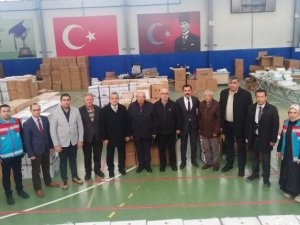 Yardım Kolilerini Kaymakamlığa Teslim Ettiler