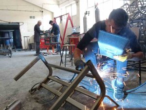 Teknolojik Altyapıya Sahip Bu Meslek Lisesi, Depremzedeler İçin Fabrika Gibi Üretime Geçti