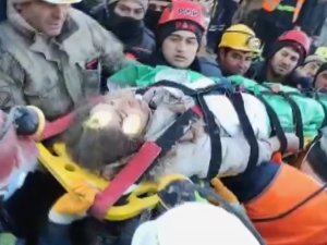 Enkaz Altındaki Küçük Beyza’dan Van Polisine Zor Soru