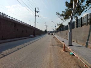 Derince Millet Bahçesi Çevresine 700 Metre Uzunluğunda Yaya Kaldırımı Yapılıyor