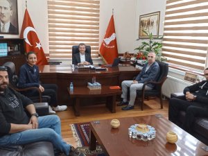 Depremzede Voleybolcuya Hakan Koştu Sahip Çıktı