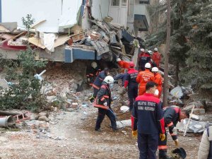 Depremde Enkaz Altında Kalan Kur’an Kursu Hocasının Cansız Bedenine Ulaşıldı