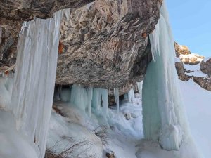 Donan Sütun Şelalesi Hayran Bıraktı
