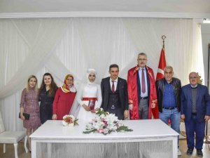 Depremzede Çift Karacabey’de Dünyaevine Girdi