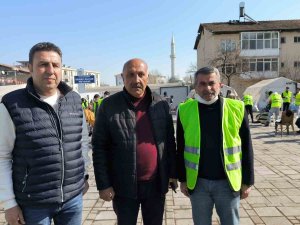 Sivaslı Berberlerden Depremzedelere Ücretsiz Tıraş