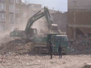 Hatay’da Enkaz Kaldırma Çalışmaları Devam Ediyor