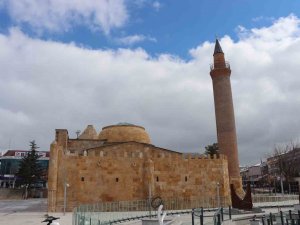 Tarihe Tanıklık Eden Medrese Görüntüsü İle Hayran Bırakıyor