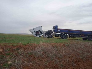 Yoldan Çıkan Tır Buğday Tarlasına Girdi