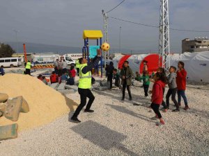 Bursa’da Büyükşehir’den Depremzede Çocuklara Oyun Parkı
