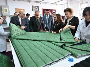 Liseli Gençlerden Depremzedeler İçin Uyku Tulumu
