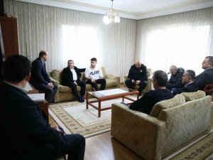 Enkazdan 72 Saat Sonra Kurtarılan Yılmaz’a Geçmiş Olsun Ziyareti