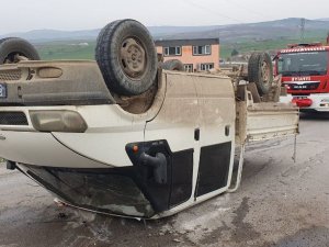 Susurluk’ta Takla Atan Kamyonet Sürücüsü Yaralandı