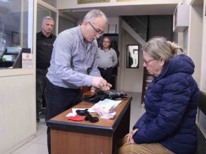 Otobüste Unuttuğu Altın Ve Para Dolu Çantasına Kavuştu
