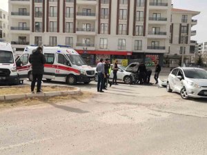 Aksaray’da 2 Otomobil Çarpıştı: 1 Yaralı