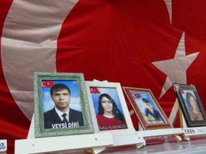 Ailelerin Hdp Önündeki Evlat Nöbeti 275 Gündür Sürüyor