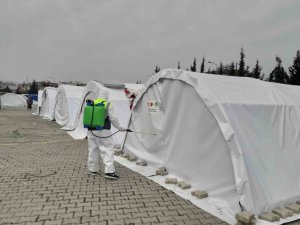Afet Bölgesinde Hastalık Yayılımının Önüne Geçmek İçin Çalışıyorlar