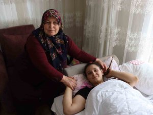 Yaralı Depremzedeye Ve Bebeğine Evini Açtı, Anne Şefkatiyle Bakıyor