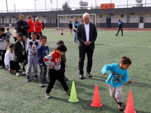 Depremzede Çocuklar Oyunla Moral Buluyor