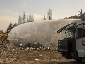 Malatya’da Enkaz Kaldırma Çalışması Devam Ediyor