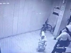 Kayseri’deki Depremde Vatandaşlar Panikle Kendilerini Sokağa Attı