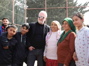 Ünlü İsimler Deprem Bölgesinde