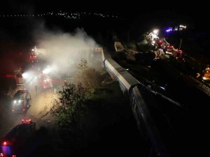 Yunanistan’da İki Tren Çarpıştı: 32 Ölü, 85 Yaralı
