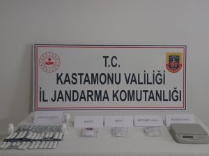 Yol Kontrolünde Araçta Yapılan Aramada Uyuşturucu Yakalandı