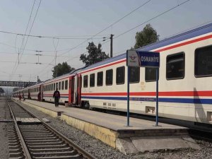 Depremzedelere Ev Olan Tren Garı: Burada Para Geçmiyor