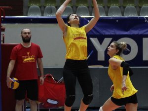Göztepe Voleybol, İ̇stanbul Bbsk Maçının Hazırlıklarını Sürdürdü