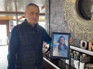 Depremde Ölen Personelinin Anısını İşletmesinde Yaşatıyor