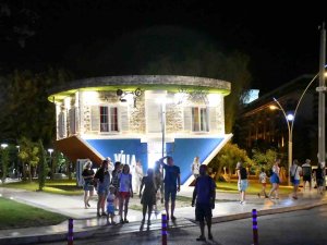 Ziyaretçilerinin Adeta Başını Döndüren Ters Evi 29 Bin 694 Kişi Ziyaret Etti