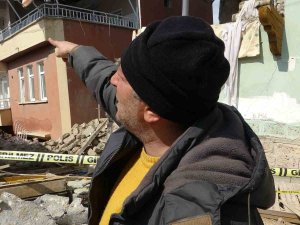 Depremde Ağır Hasan Alan Binanın Birinci Katı Yere Gömüldü