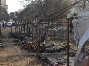Depremzedelerin Kaldığı Çadır Kentte Yangın