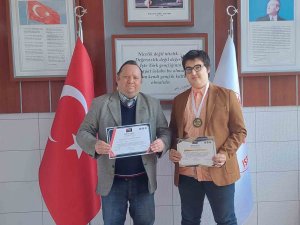 ‘Fizik’ Projeleriyle Dünya Birincisi Oldular Ve Altın Madalya Kazandılar