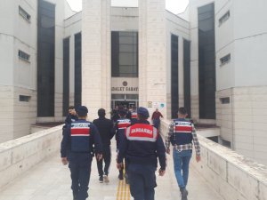 Ev Soyan 3 Şüpheli Jandarmadan Kaçamadı