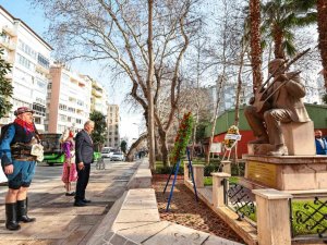 Büyükşehir Usta Halk Ozanı Özay Gönlüm’ü Unutmuyor