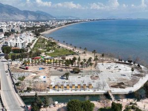 Finike Cumhuriyet Meydanı Projesi’nin Yüzde 70’i Tamamlandı